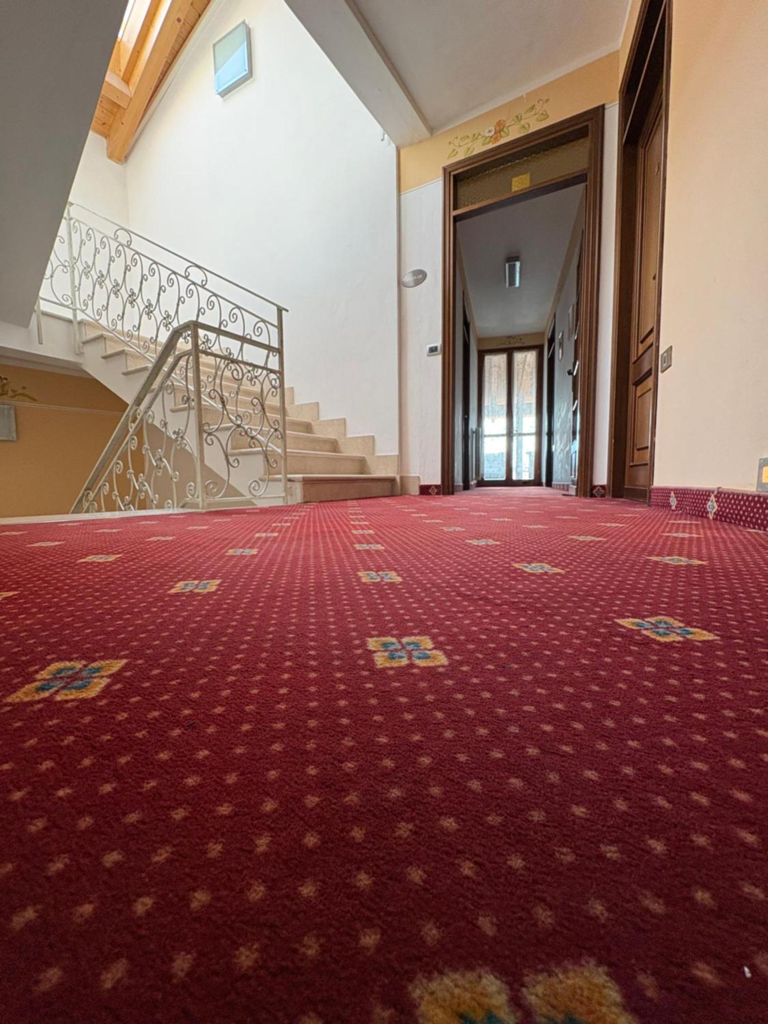 Garni Hotel تينيالي المظهر الخارجي الصورة