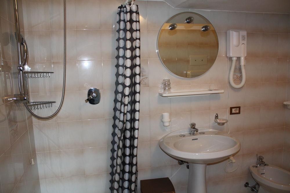 Garni Hotel تينيالي المظهر الخارجي الصورة