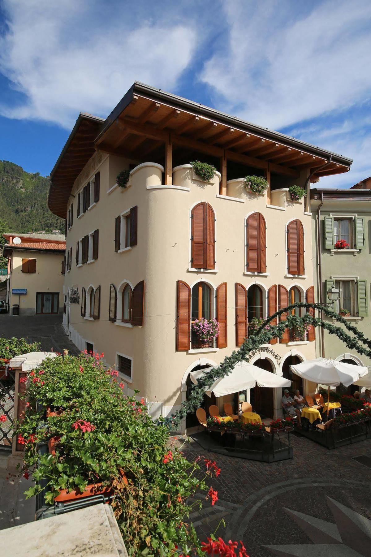 Garni Hotel تينيالي المظهر الخارجي الصورة