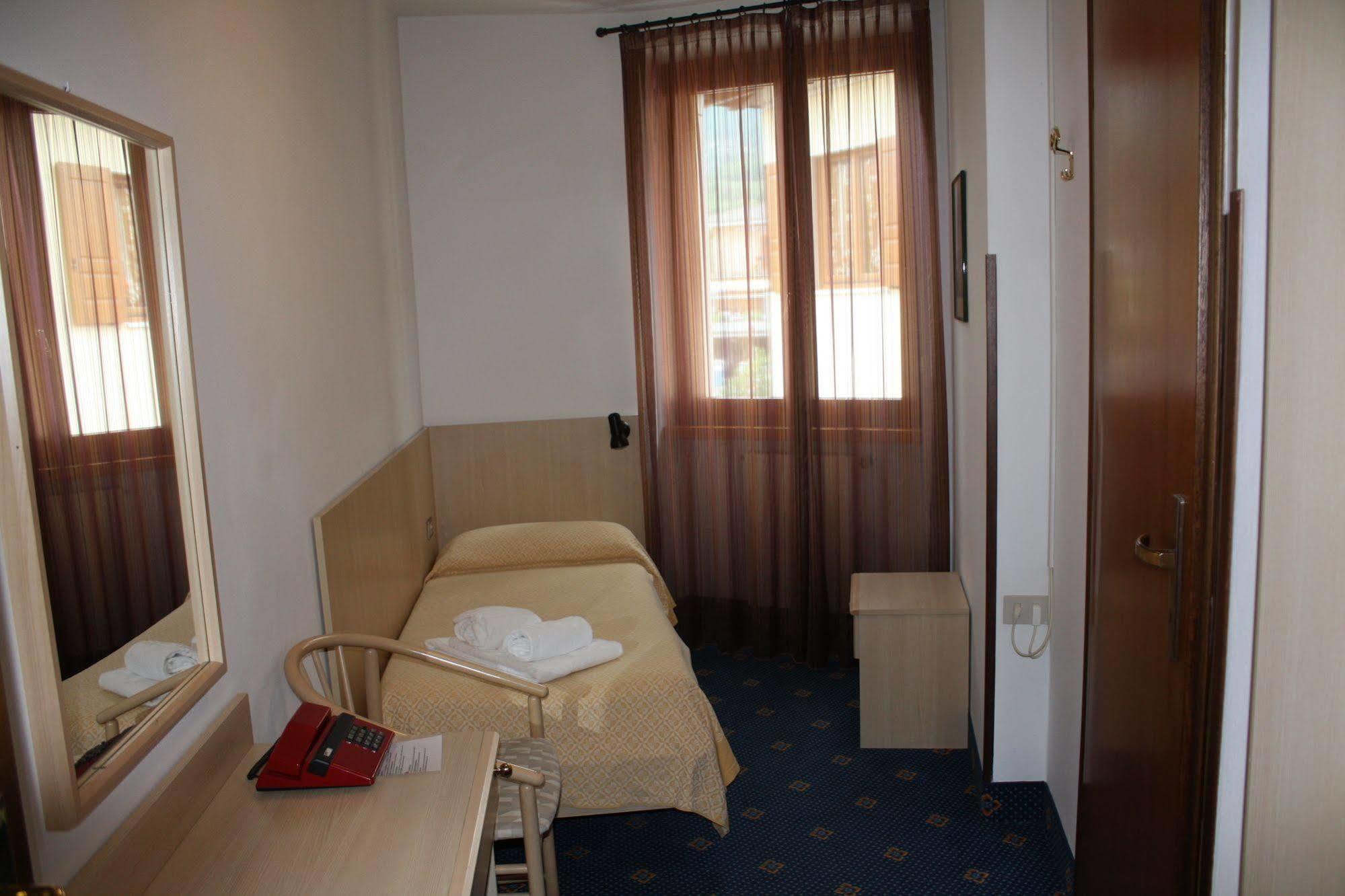 Garni Hotel تينيالي المظهر الخارجي الصورة
